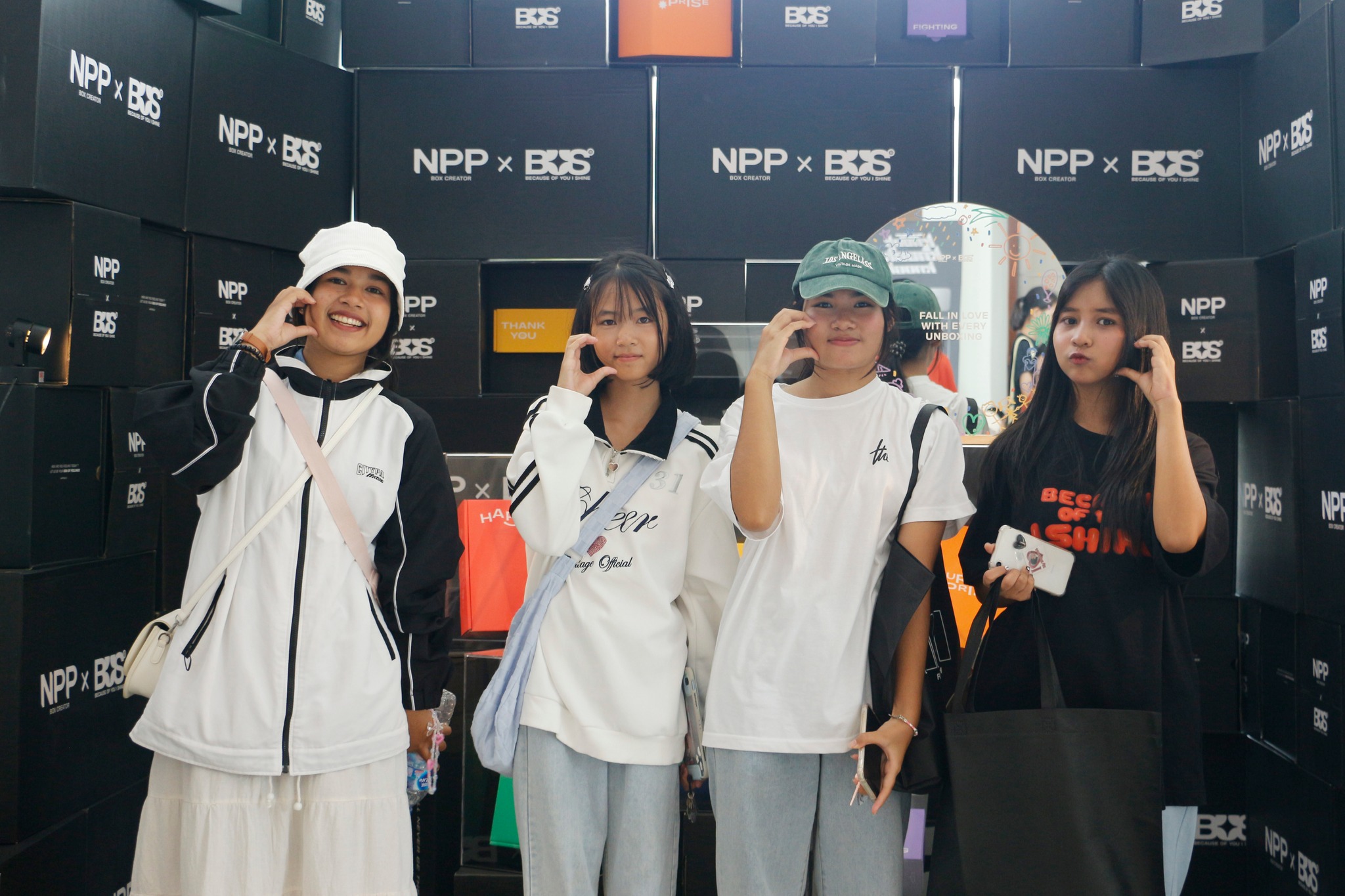 Knock Knock Knock : BUS 1st THAILAND FANCON TOUR HAT YAI