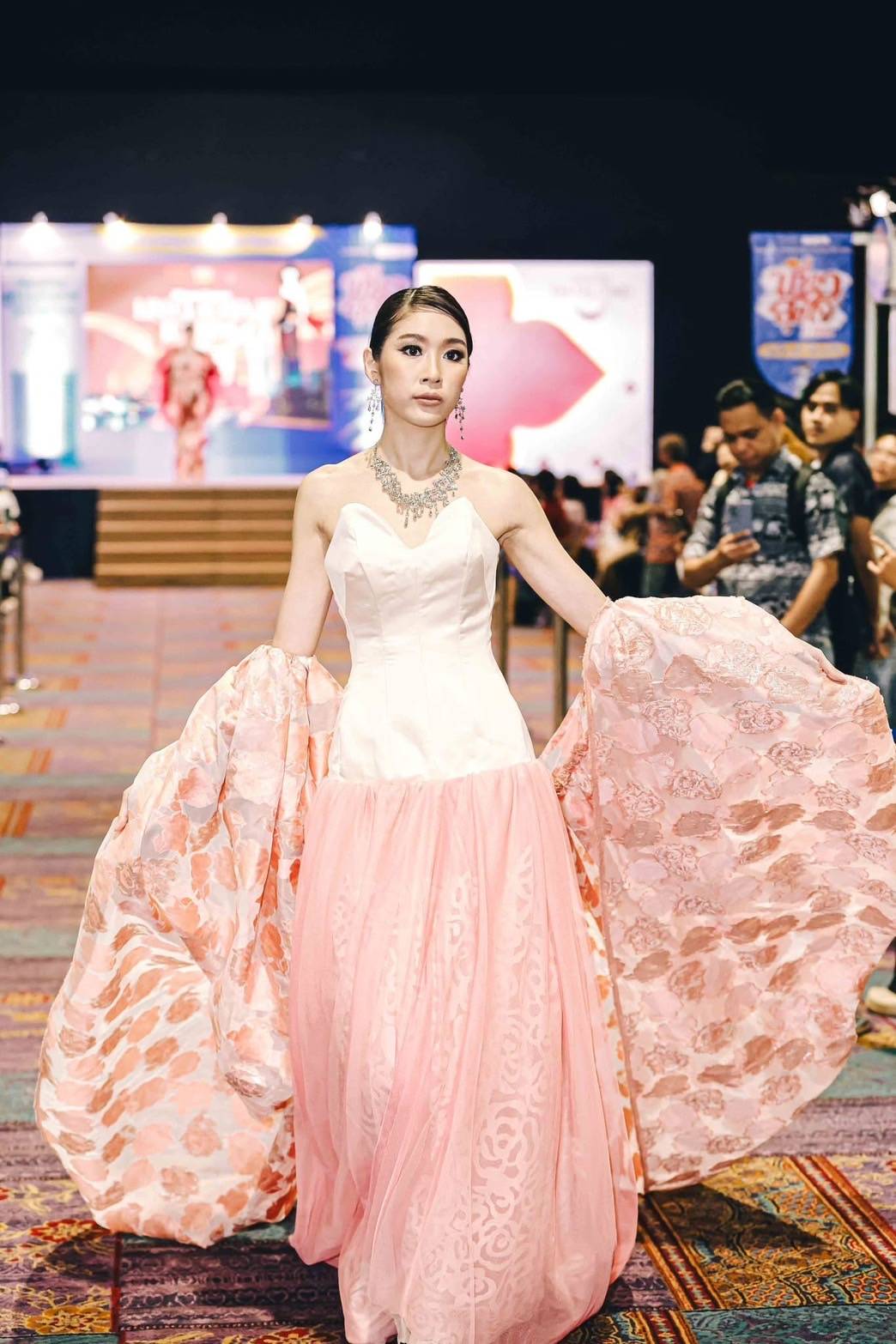 เที่ยวสุขใจแฟชั่น Miles of Style Fashion Show สุดอลังการ! 16 ICC HATYAI ศูนย์ประชุมนานาชาติฉลองสิริราชสมบัติครบ ๖๐ ปี 204759 0 ICC HATYAI ศูนย์ประชุมนานาชาติฉลองสิริราชสมบัติครบ ๖๐ ปี